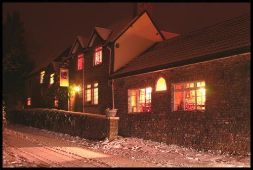 The Hunters Rest Inn Clutton المظهر الخارجي الصورة