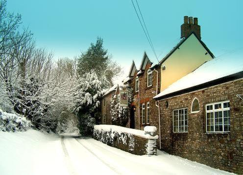 The Hunters Rest Inn Clutton المظهر الخارجي الصورة