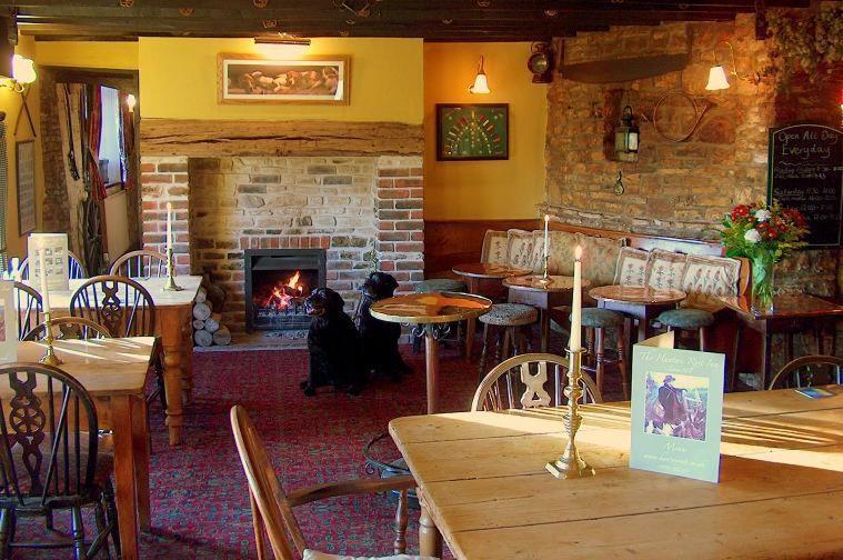 The Hunters Rest Inn Clutton المظهر الخارجي الصورة